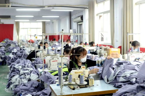 服裝廠里的臨時夫妻,已婚女工躺在我的懷里,讓我要她